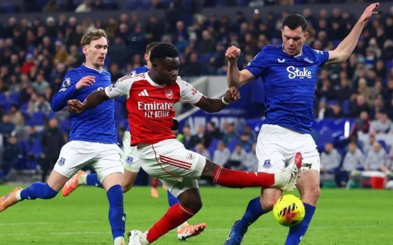 أرسنال يرفض التنازل عن صدارة الدوري الإنجليزي ومطاردة شرسة من مانشستر سيتي